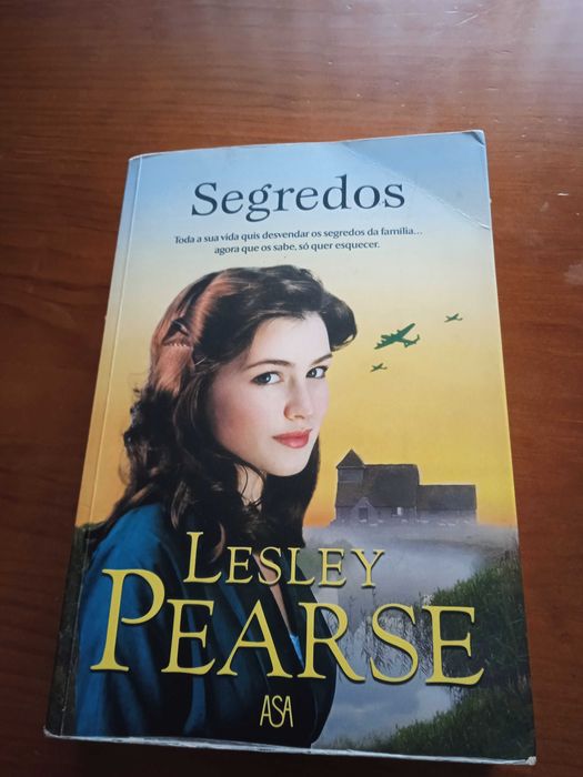 Livro SEGREDOS de Lesley Pearse