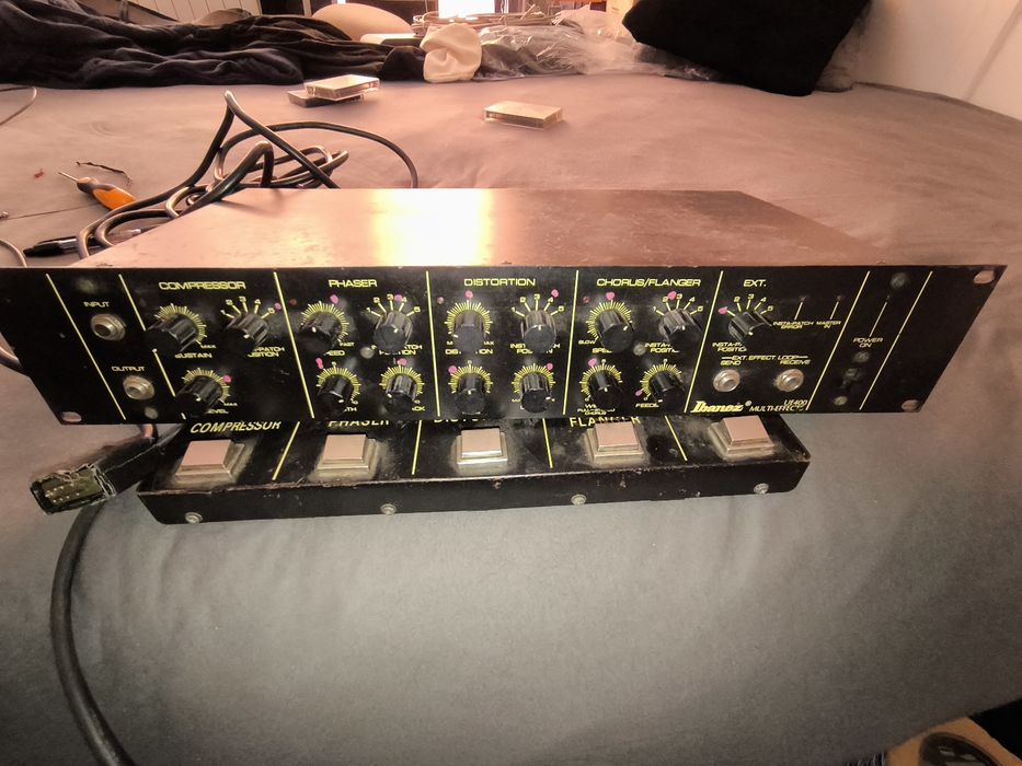 Multiefekt studyjny Ibanez UE400