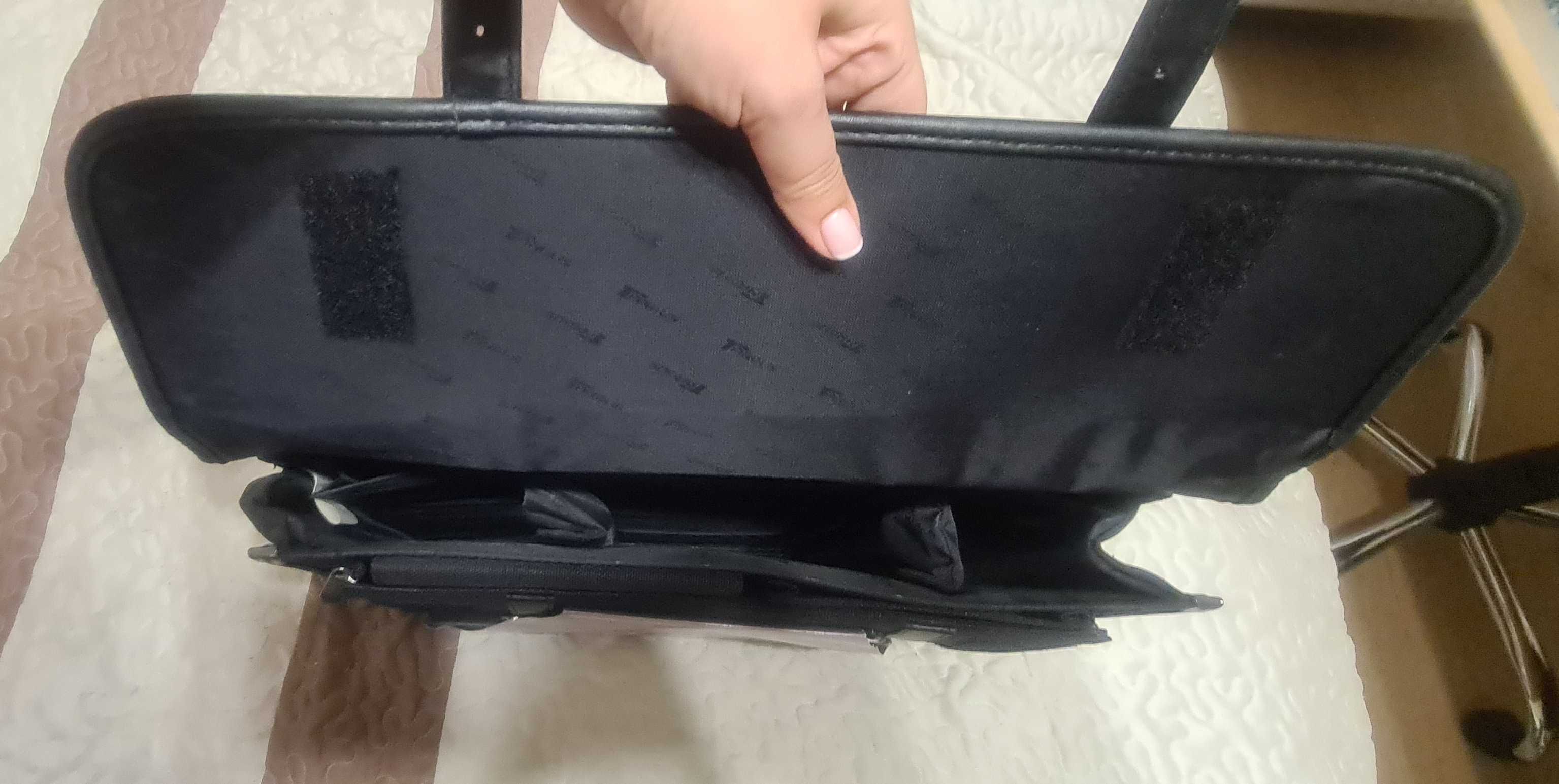 Solidna duża nowa torba na laptopa TARGUS Model CF 93 z metkami
