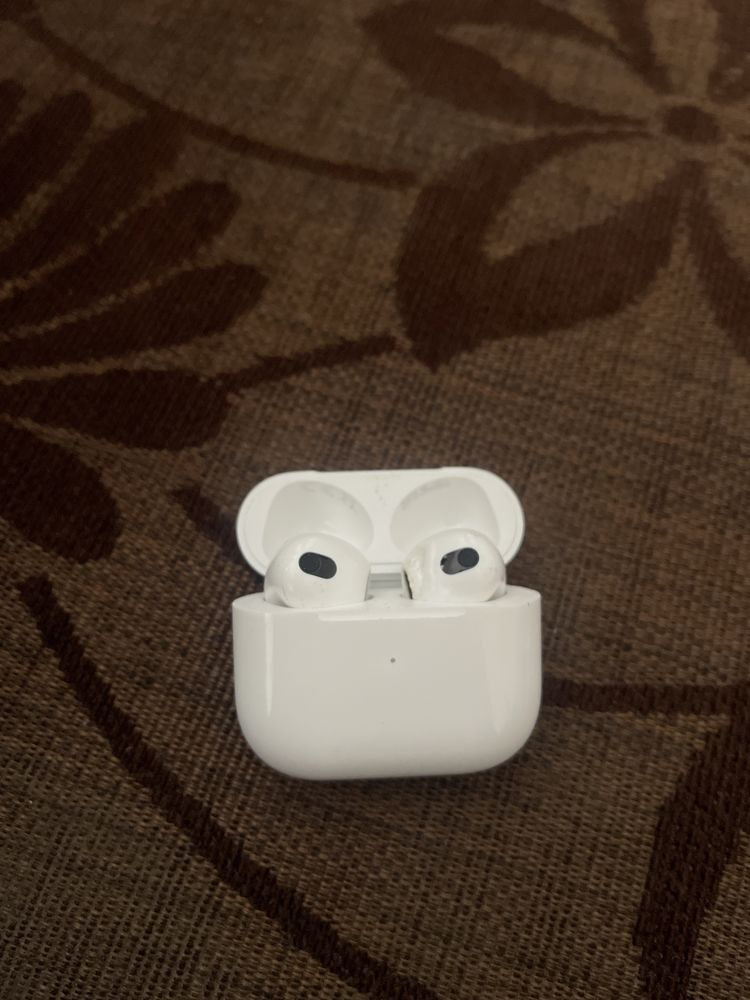 Sprzedam oryginalne airpods 3.