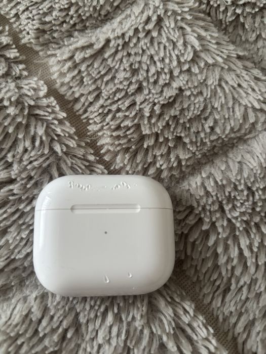 Оригіналький Кейс Apple AirPods 3