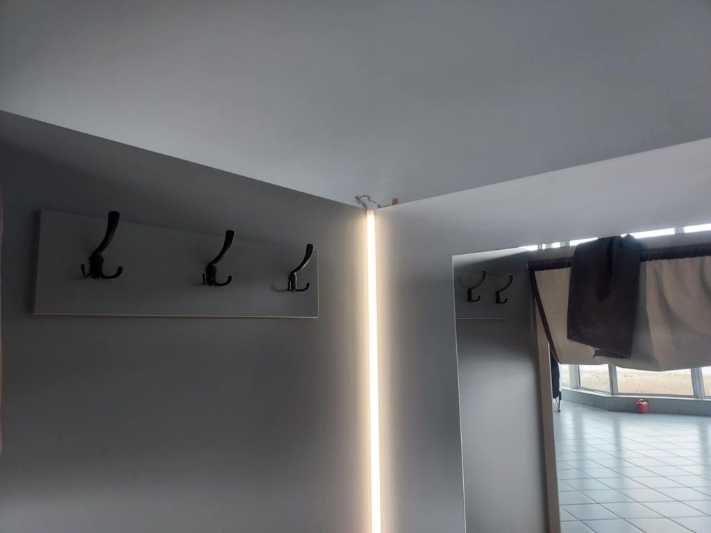 Przymierzalnia z oświetleniem LED i lustrem