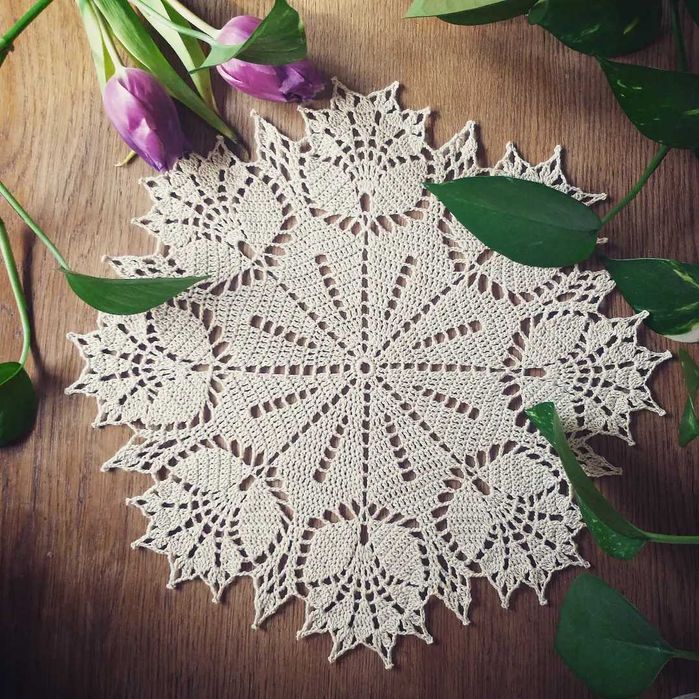 Serwetka szydełkowa tulipany, ecru, beżowa, podkładka, rękodzieło
