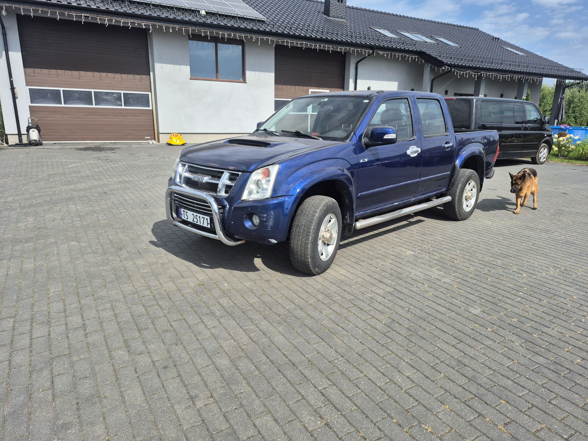 Isuzu d max .3.0 tdi automat. Rama ladna