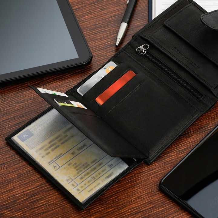 Czarny skórzany portfel męski,  portfel RFiD z zapięciem Beltimore P96