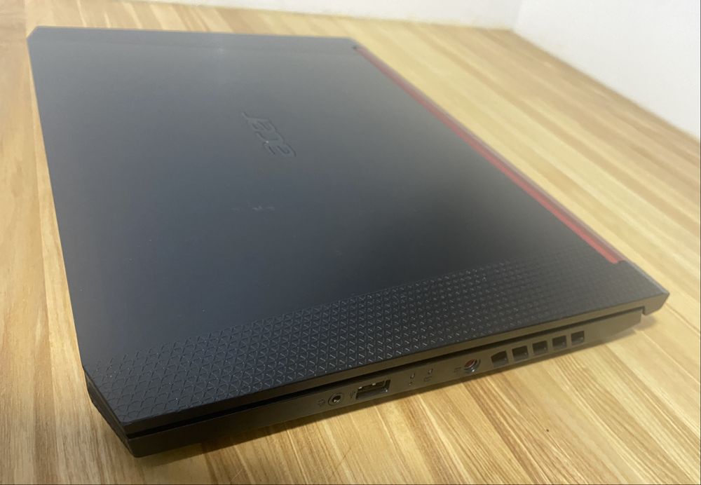 Acer Nitro 5 A515-54-728C | i7-9 | RTX 2060 | 144 Гц | 16 гб |NVMe 256