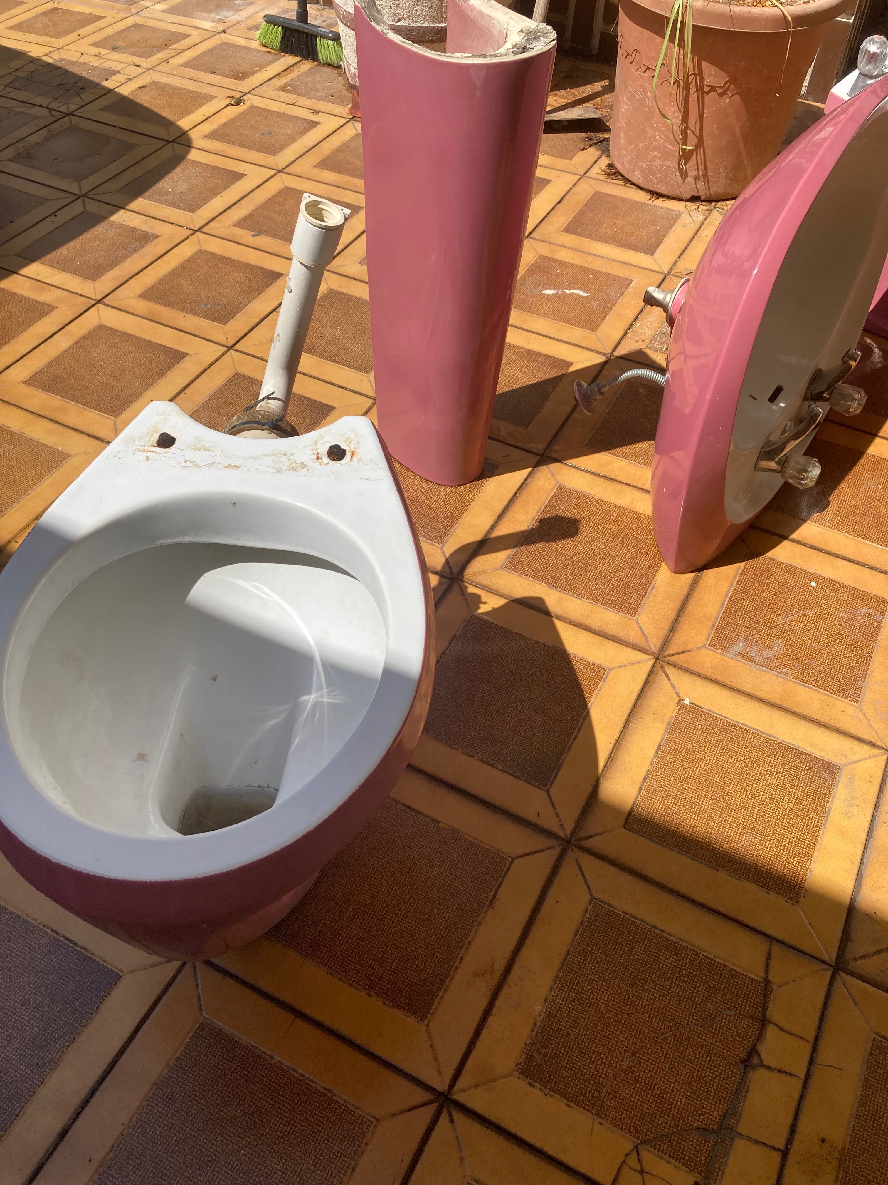 Sanitários vintage sacavém ( sanita, lavatório, bidé ) Rosa e branco