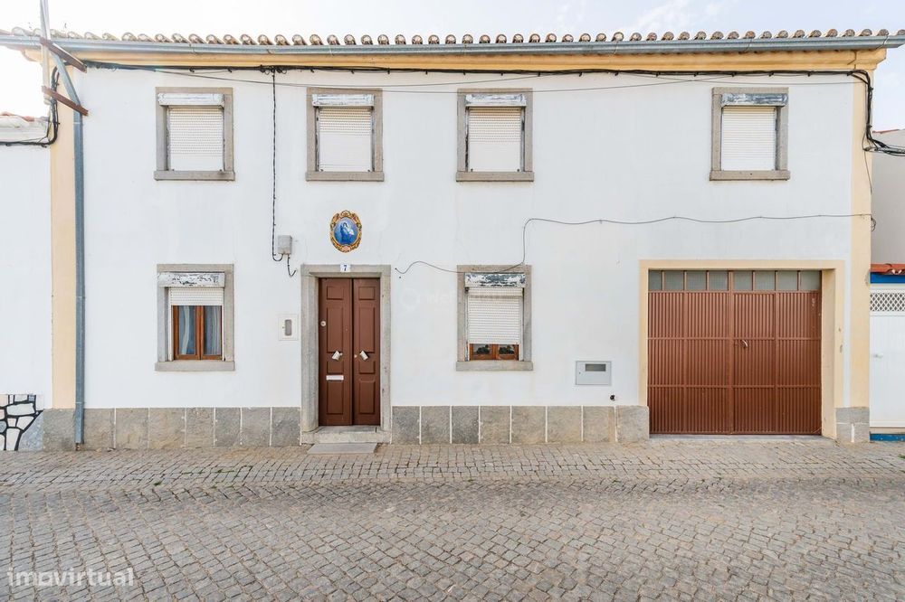 Moradia T7 habitável com quintal em Gáfete-Crato