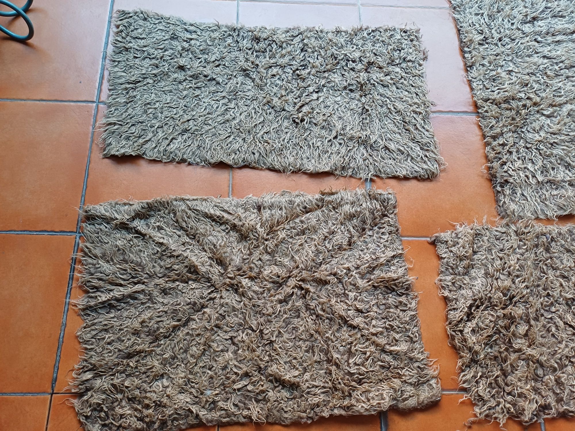 Conjunto 4 tapetes castanhos