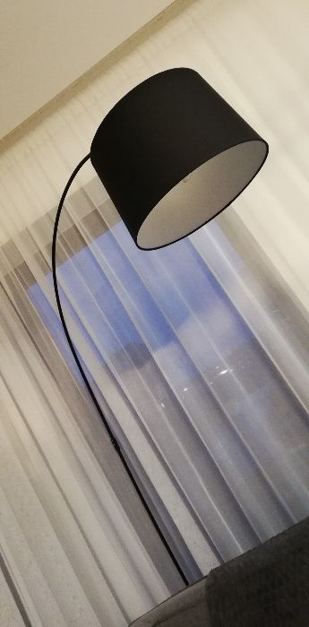 Lampa stojąca Constanza czarna elegancka do salonu