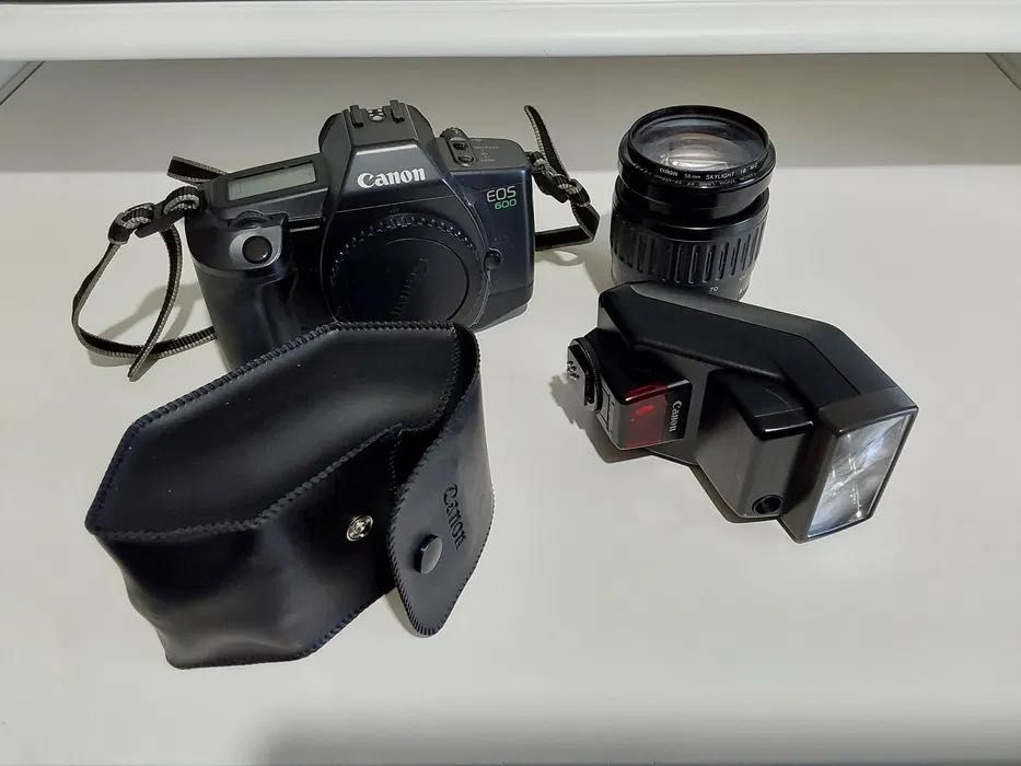 Máquina Fotográfica CANON EOS 600
