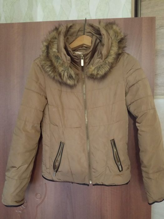 Женская зимняя куртка. 250 грн.