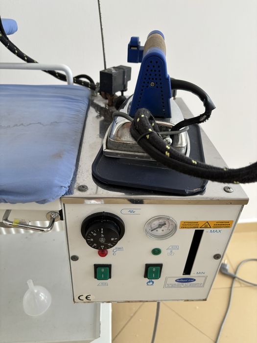 Stół prasowalniczy COMEL wytwornica pary żelazko 721