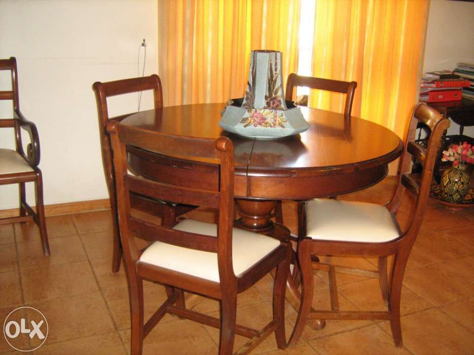 Vende-se mesa e cadeiras  e Aparador  de sala LUIS XV em  cerejeira