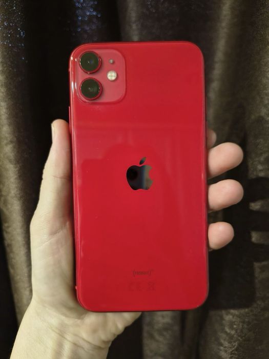 Айфон 11 червоного кольору