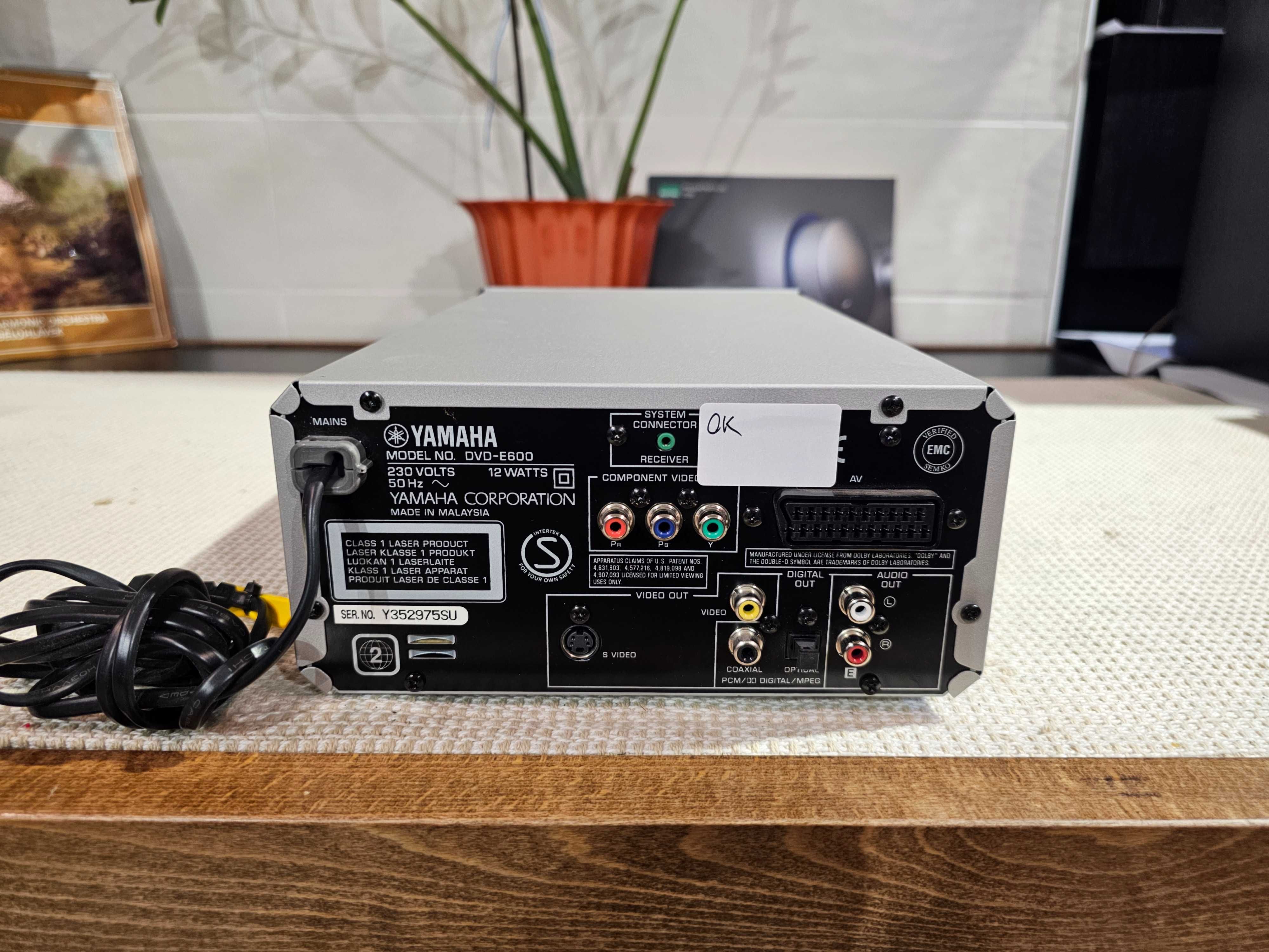 Програвач Yamaha DVD-E600 PianoCraft