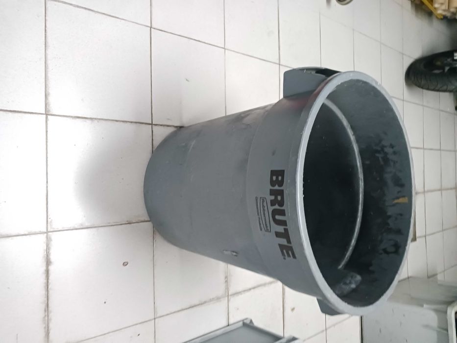 Caixote de lixo de 120 lts com pegas
