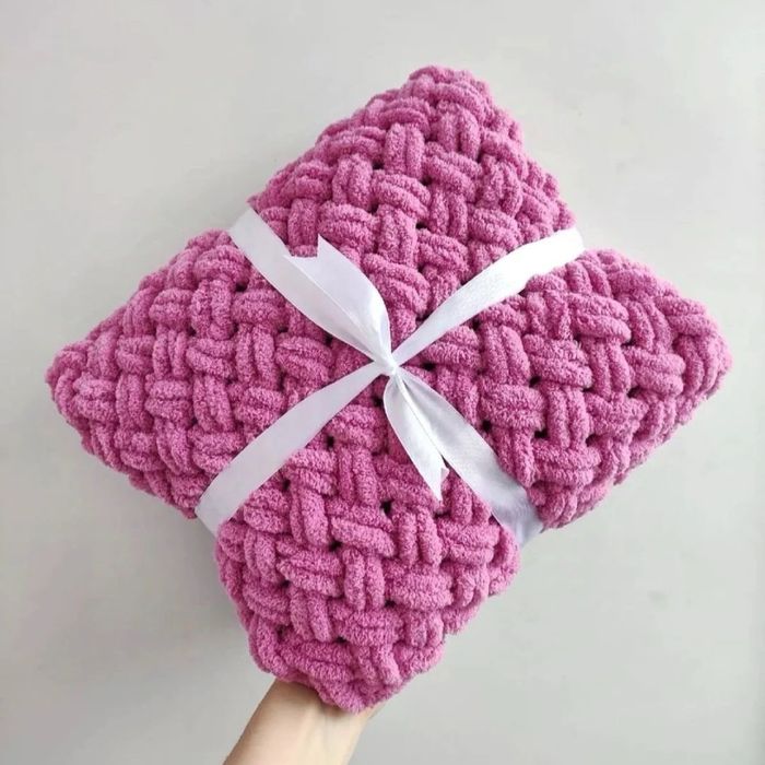 Плед в’язаний із плюшевої пряжі 80×80 см Ручна робота