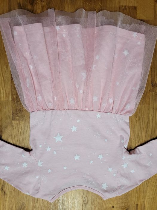 Sukienka z długim rękawem rozmiar 74 firmy Sinsay różowa w gwiazdki