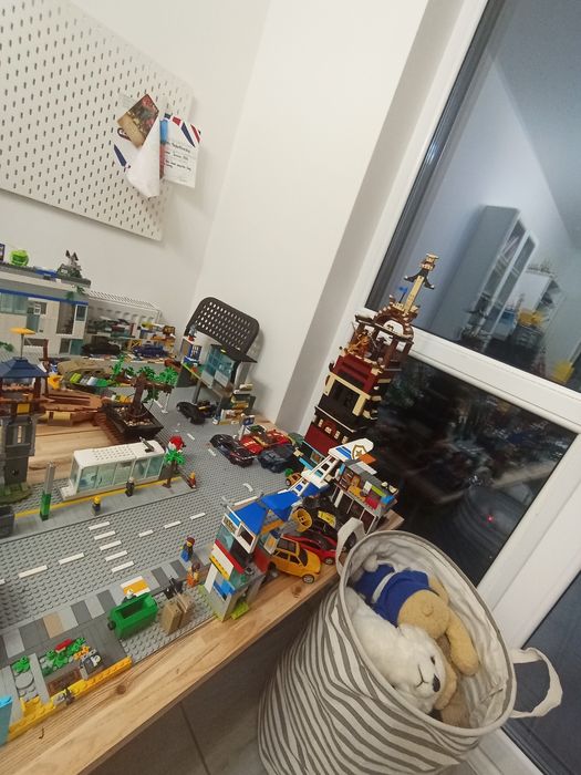 Гарне лего місто.