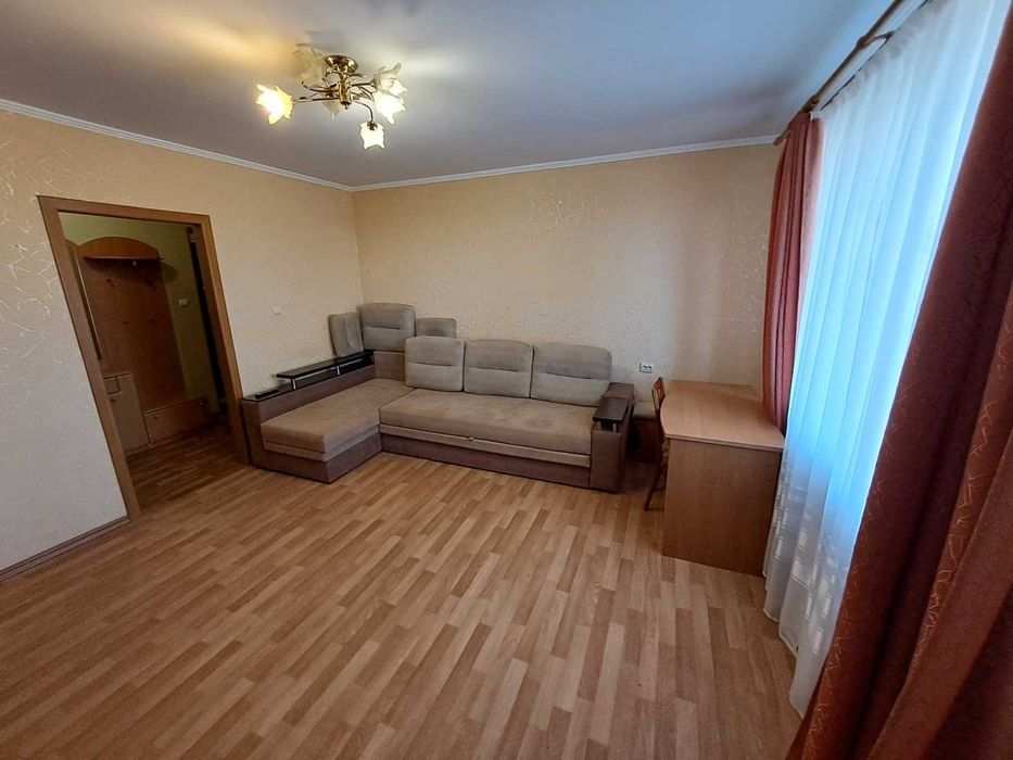 Продам 2-кімнатну квартиру на вул. Парковій на першій лінії моря