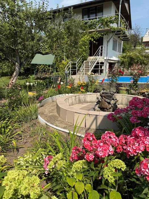 Продаж будинку в мікрорайоні Лезнево