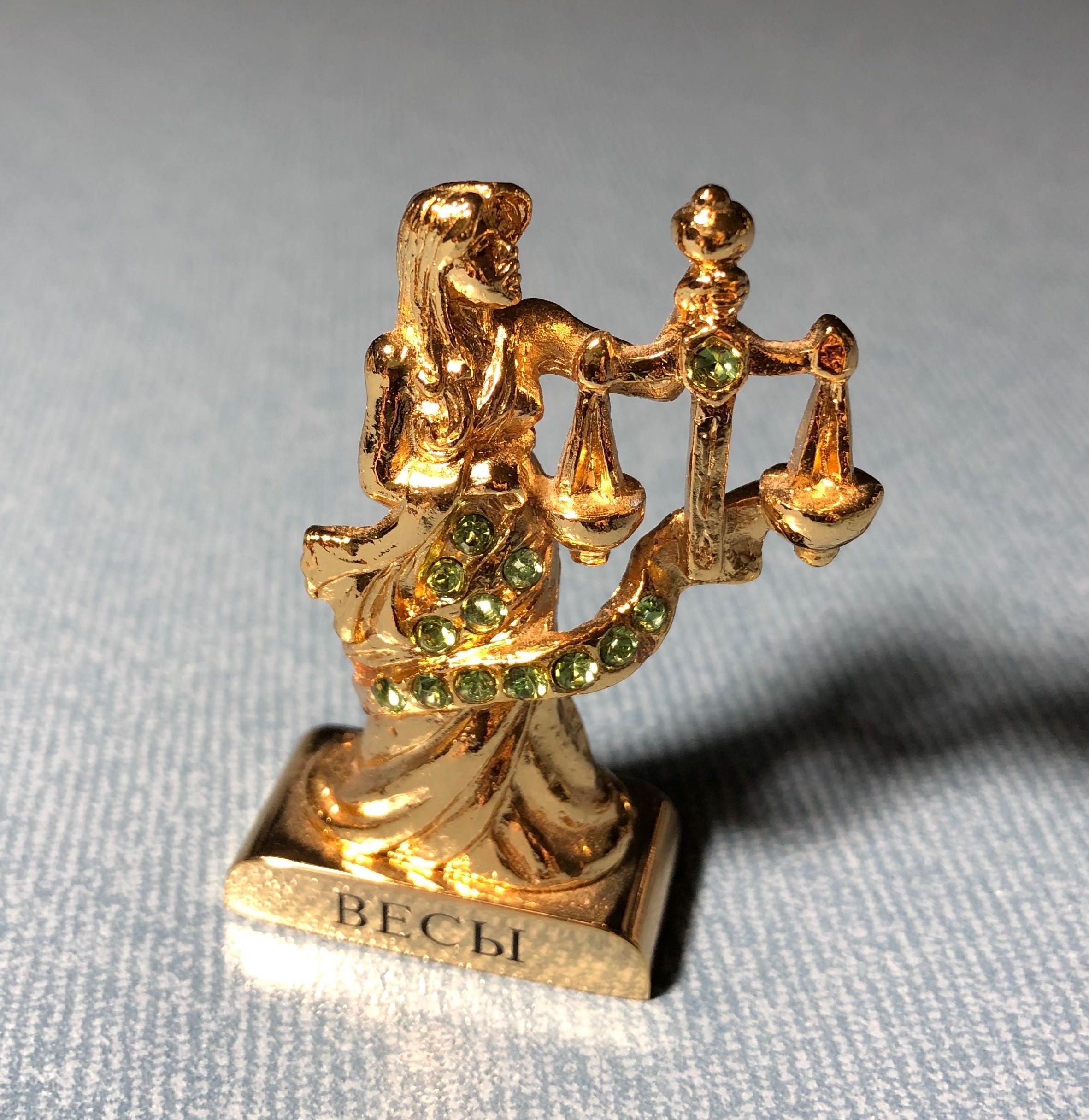 Статуэтка ВЕСЫ покрыта 24K Gold с камнями Swarovski Австрия Игрушка