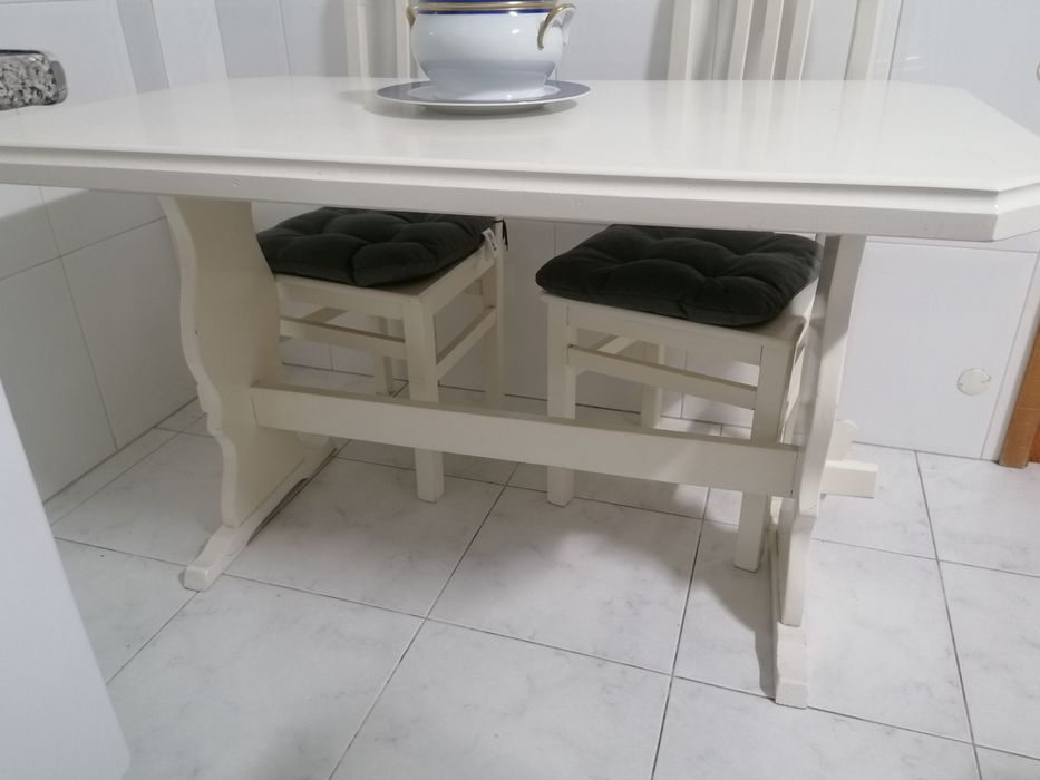 Mesa de cozinha + 4 cadeiras
