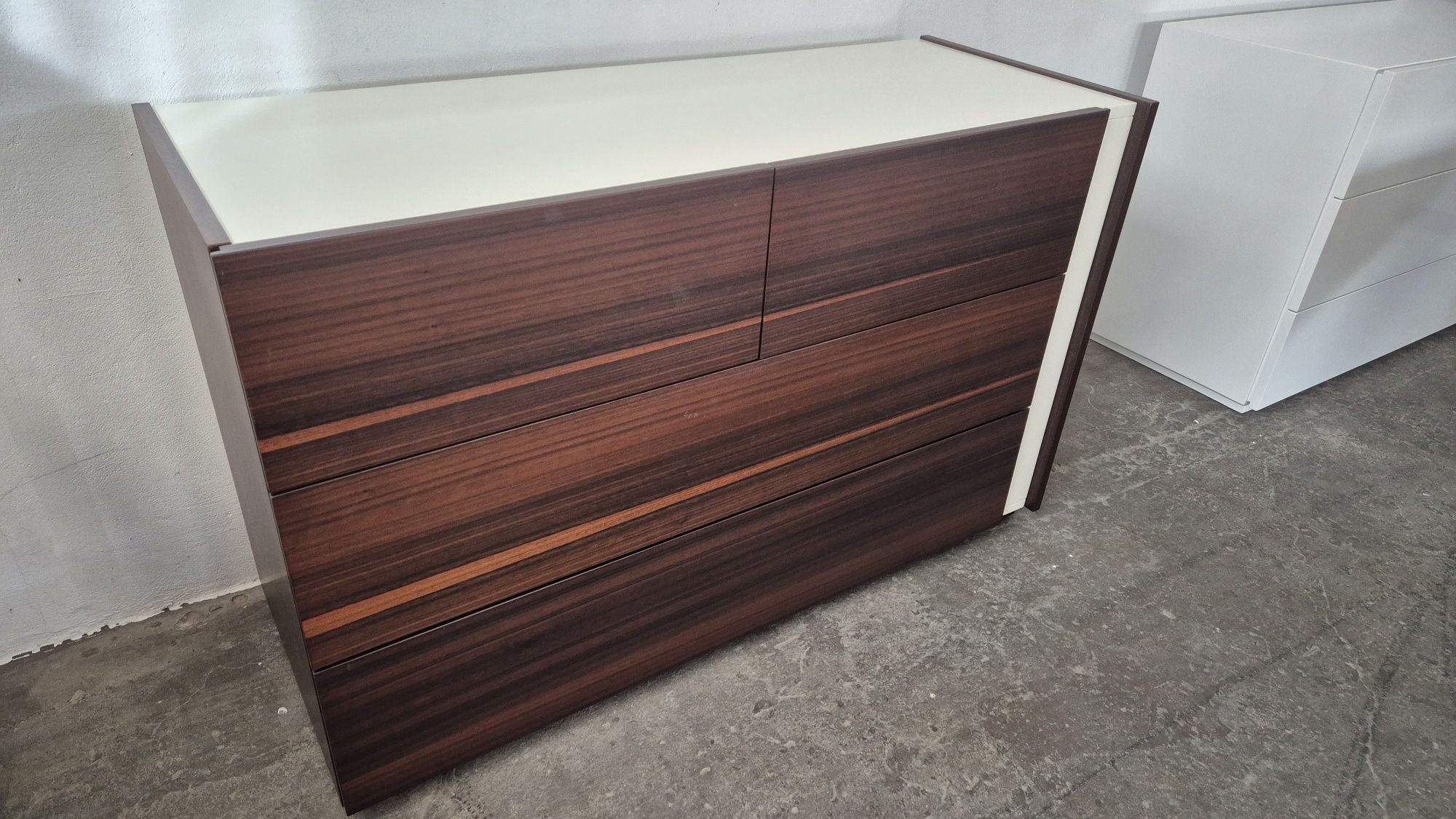 Cómoda 4Gavetas Eucalipto Fumado e Lacado Beige
