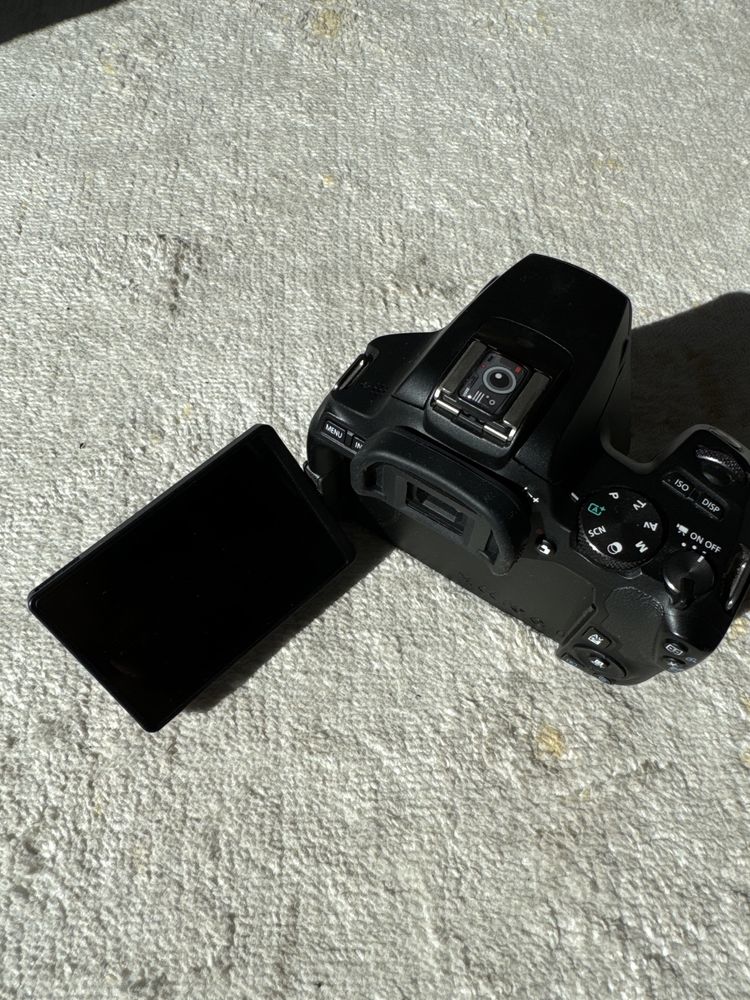 Camera fotografica Canon EOS 250D