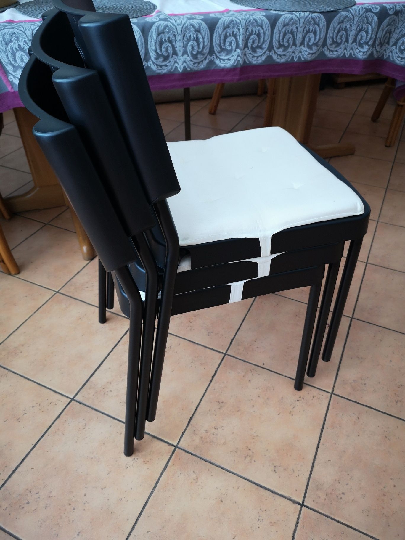 Czarne Krzesła Ikea Herman 6 szt.+ 6 pokrowców - użyte raz na przyjeci