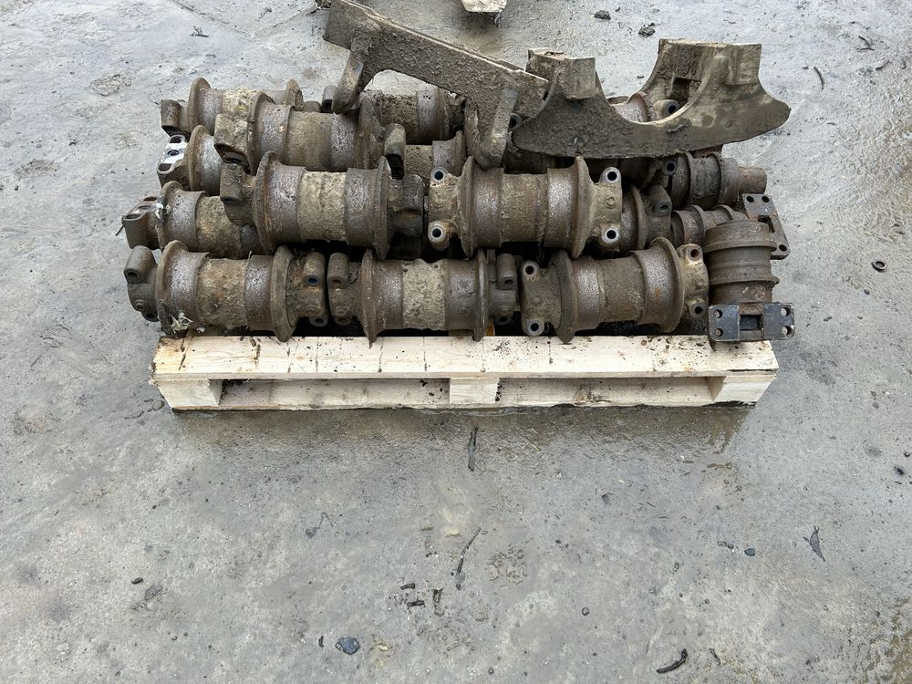 Rolki jezdne liebherr R906 cały komplet