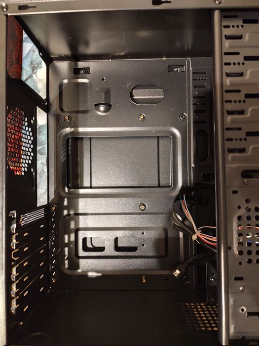 Корпус для ПК у гарному стані.