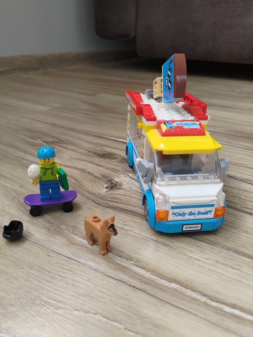 LEGO samochód z lodami