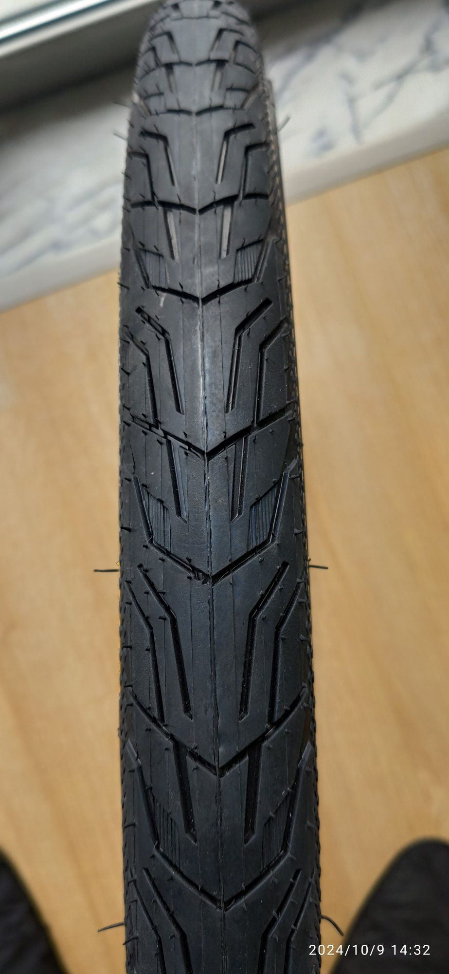 Pneu bicicleta cidade/trekking 28"