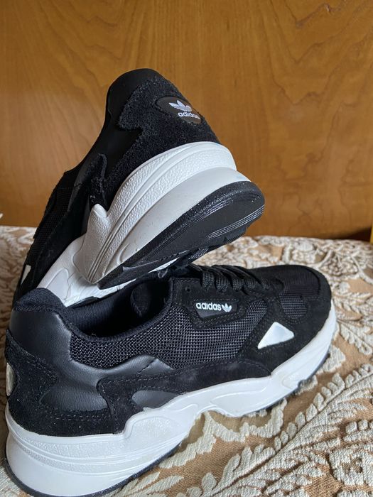 Adidas Novas tamanho 40