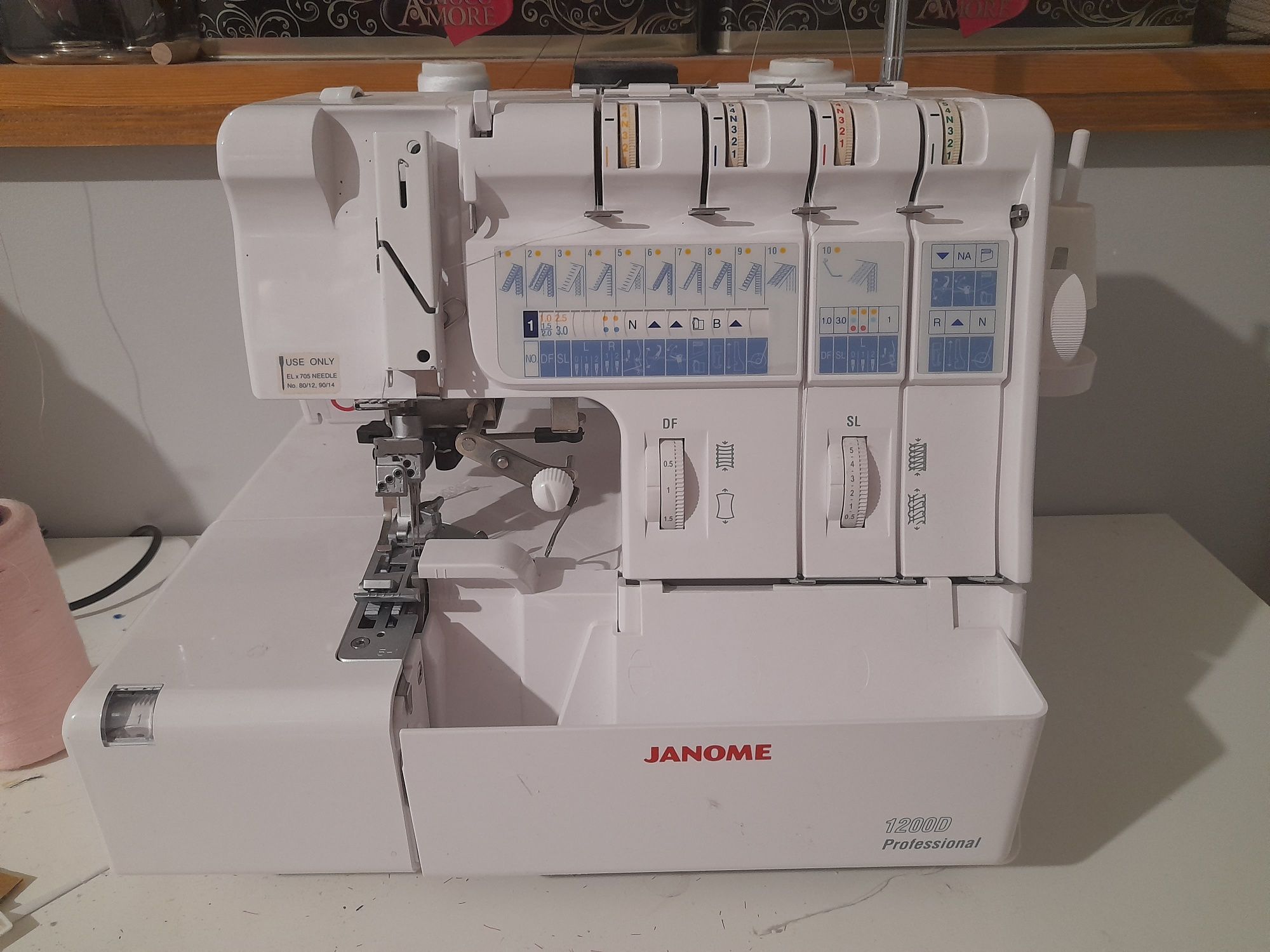 Coverlock overlock Janome 1200D professional