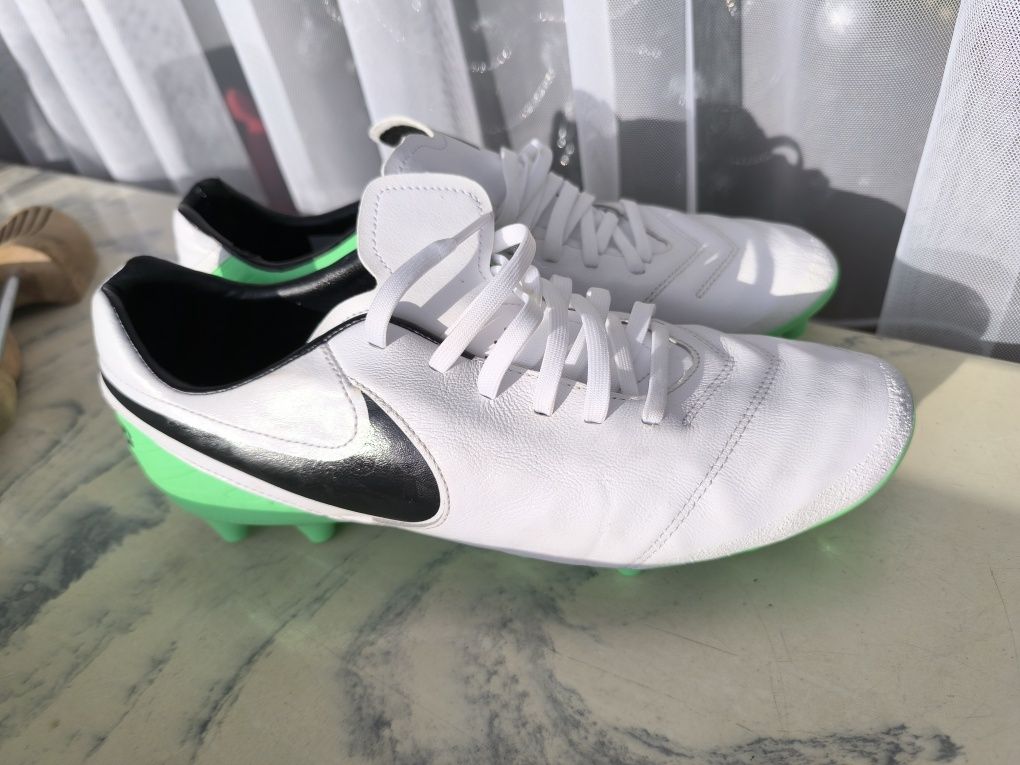 Nike Tiempo biało-zielone SKóRA naturalna 44,5, 28,5 cm