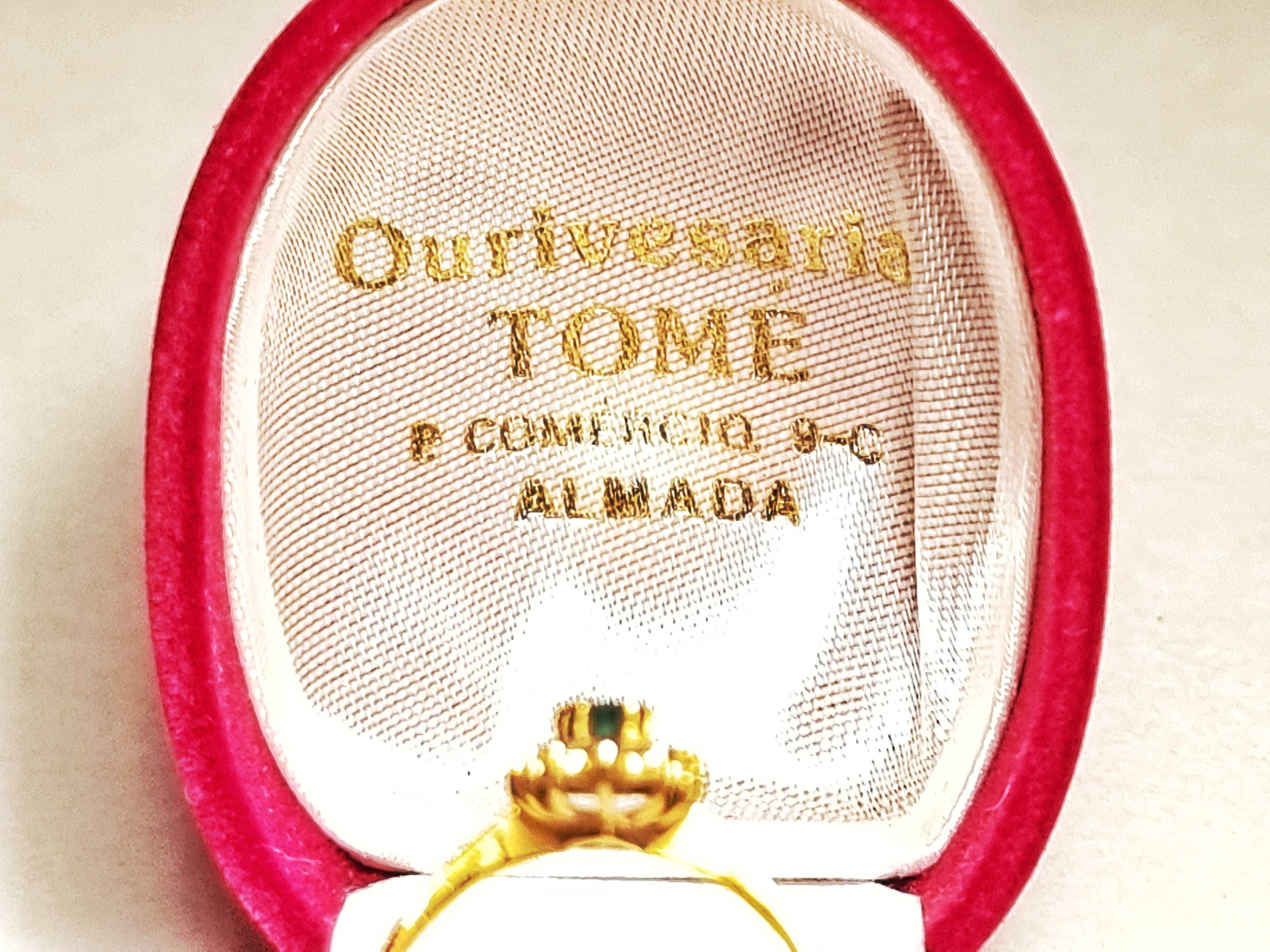 Anel de ouro 19,2K Quilates, esmeralda e 14 diamantes com certificado