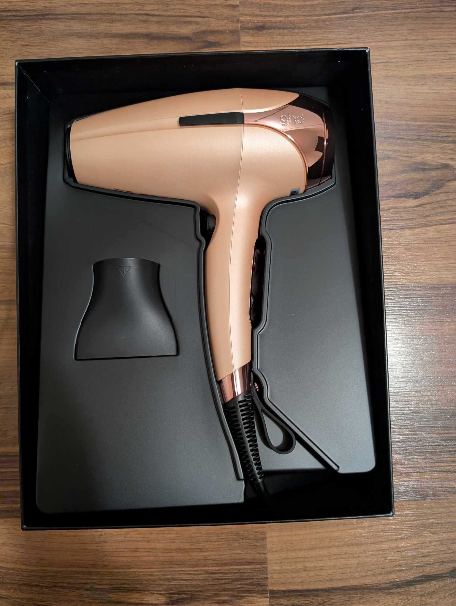 Suszarka ghd Helios™ Professional Hairdryer HE001 z limitowanej edycji