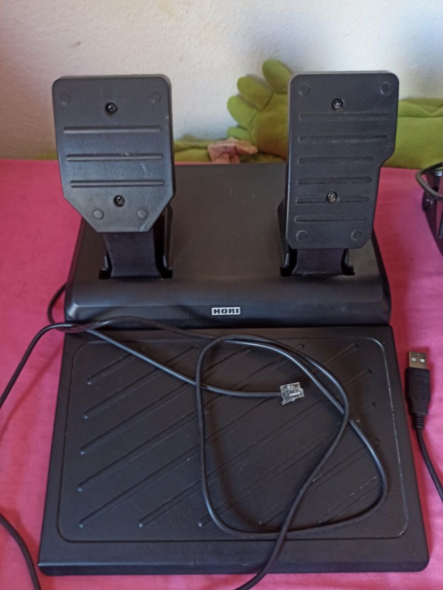 Volante e pedais gaming Hori, usados 2x.
Compativel com PS5, PS4 e PC