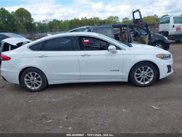 Ford Fusion Hybrid SEL 2019 -