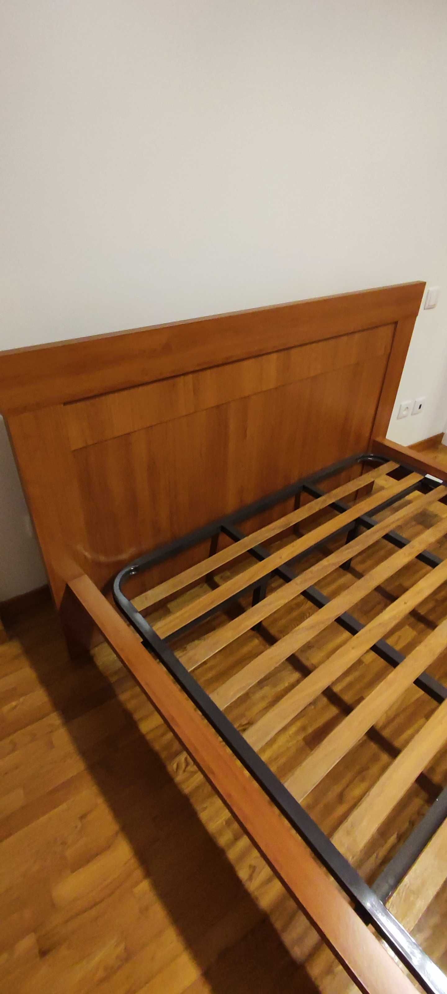 Cama de casal cereja