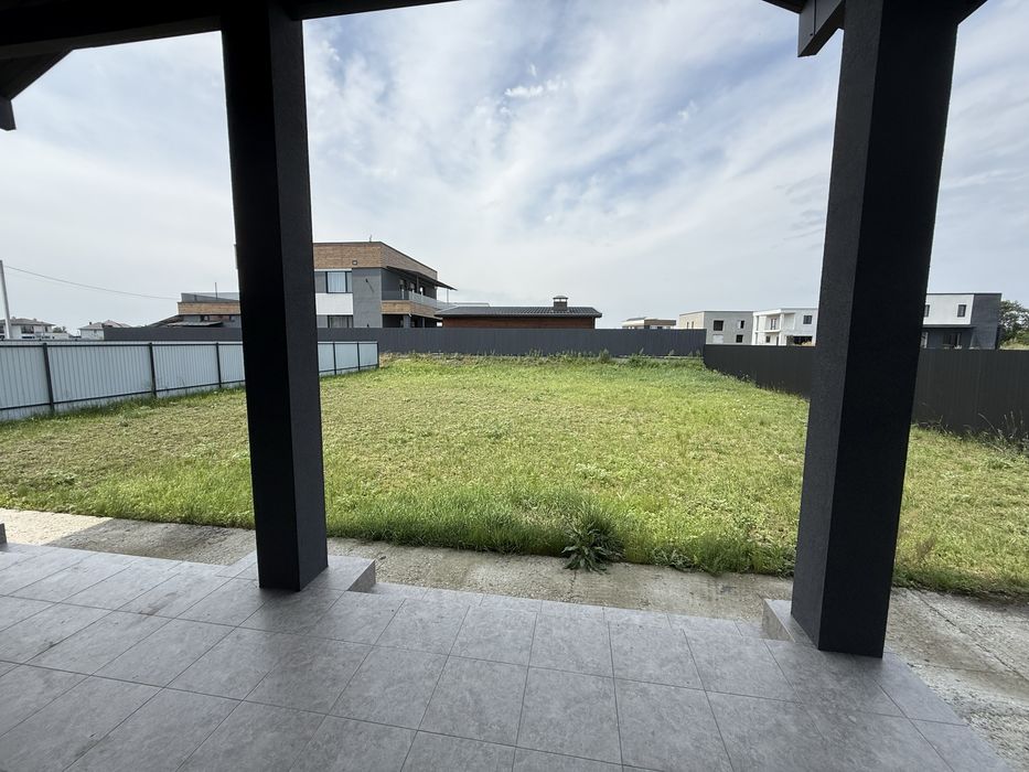 Будинок біля Десни,Зазимʼя,Лівий берег,асфальт,закрита територія