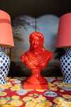 Busto vermelho em cerâmica