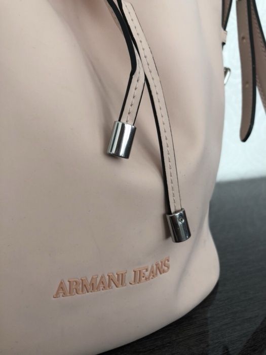 Piękna torba worek ARMANI JEANS torebka pudrowy róż na pasku