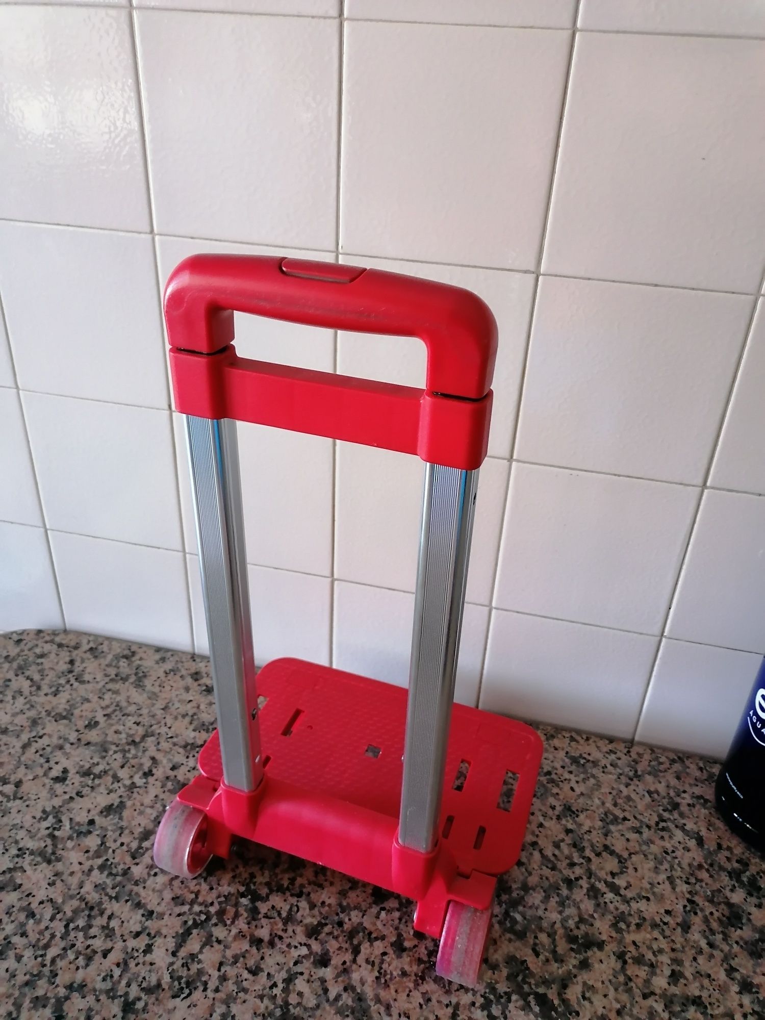 Troll vermelho para mochila