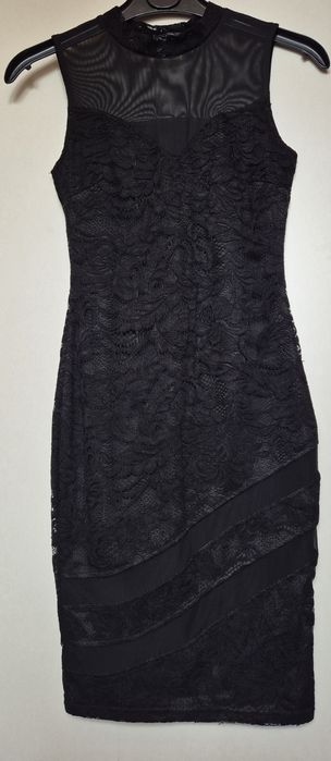 Czarna dopasowana koronkową sukienka w r. S