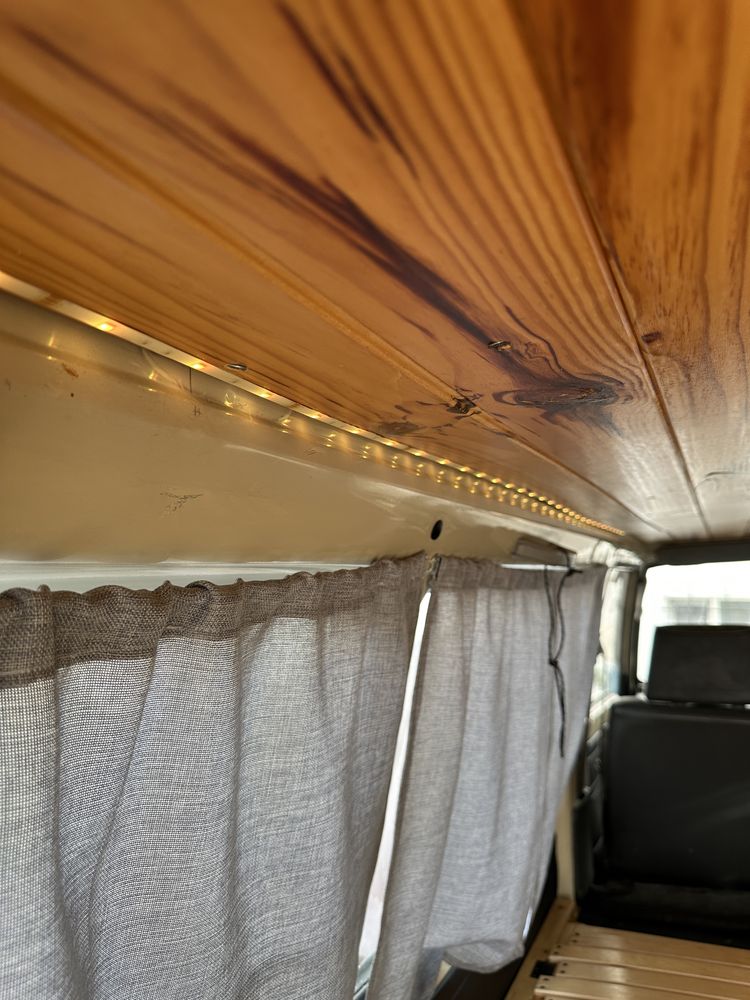 Mitsubishi L300 Campervan -compacta, autossuficiente e pronta a viajar