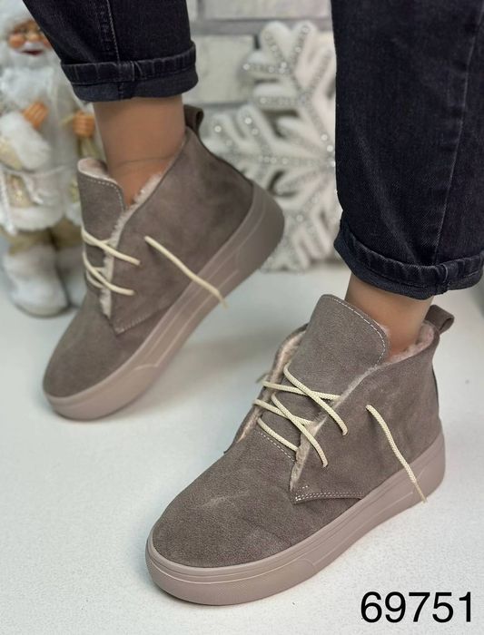 Жіночі шкіряні зимові черевики в кольорах